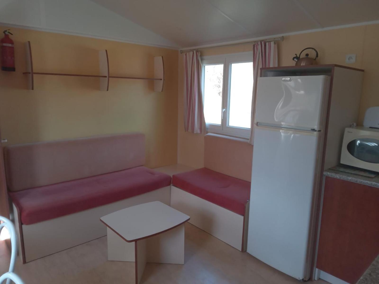 Mobile Home Sleeps 4 Monsec Bagian luar foto